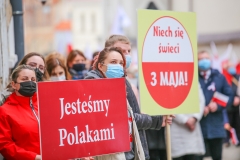 0144-OstraBrama-Flaga-Wilno-fot-Marlena-Paszkowska-L24