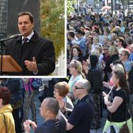 В. Томашевский выступает на митинге за социальную справедливость у здания правительства (социал-демократов и Партии труда) осенью 2015 года